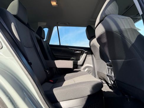 Used 2021 Toyota RAV4 XLE image 18