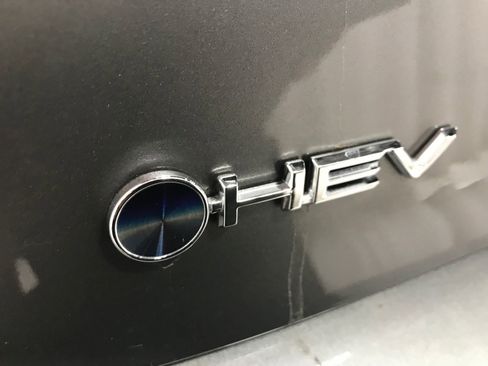 Used 2025 Toyota Camry XSE FWD image 9