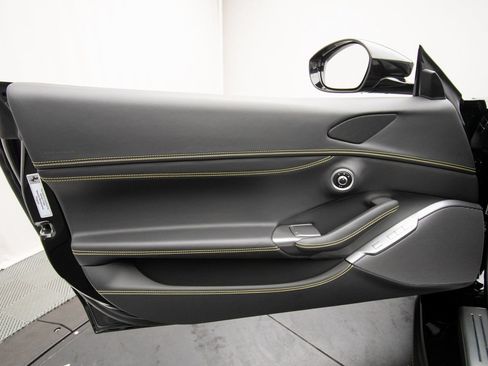 Used 2023 Ferrari Portofino M RWD image 40