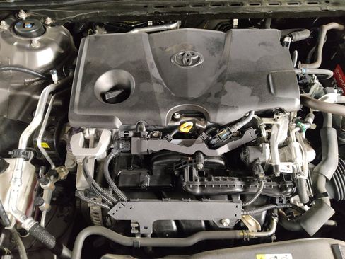 Used 2018 Toyota Camry SE FWD image 30