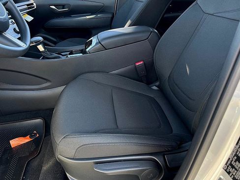 New 2026 Hyundai Tucson SE image 9