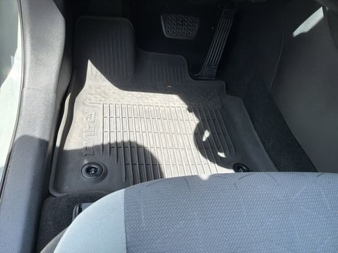 Used 2021 Toyota RAV4 XLE FWD image 17