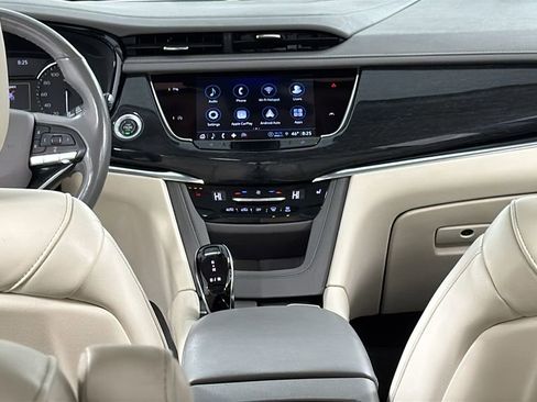 Used 2022 Cadillac XT6 Premium Luxury image 17