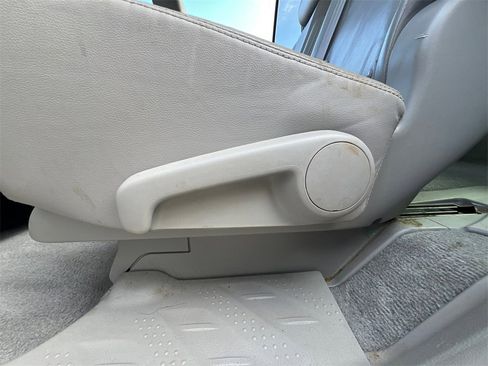 Used 2010 Toyota Highlander Limited image 38