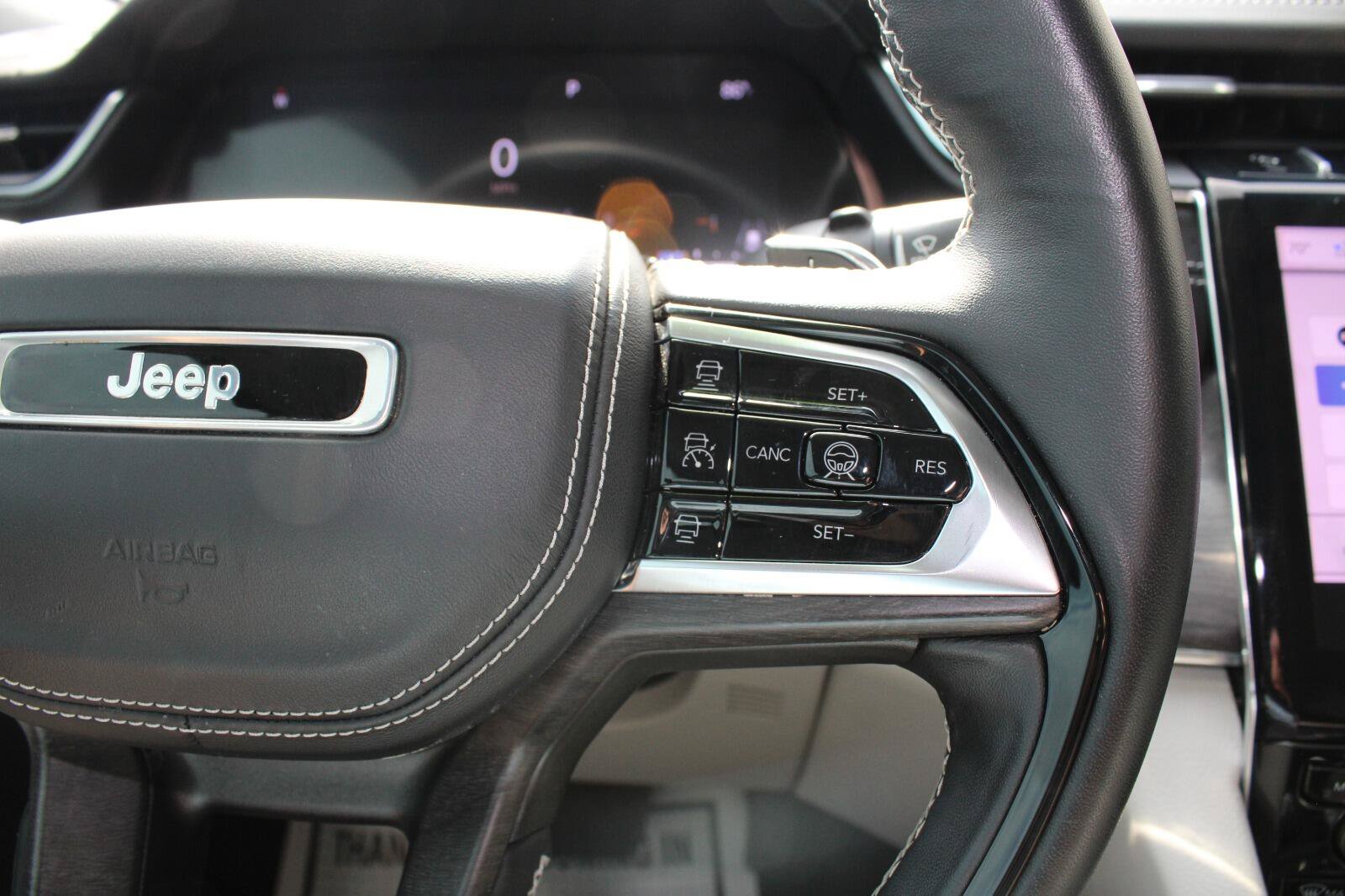 Certified 2022 Jeep Grand Cherokee L Overland w/ Advanced Protech Group III AWD/4WD image 15