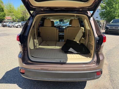 Used 2018 Toyota Highlander XLE AWD/4WD image 5