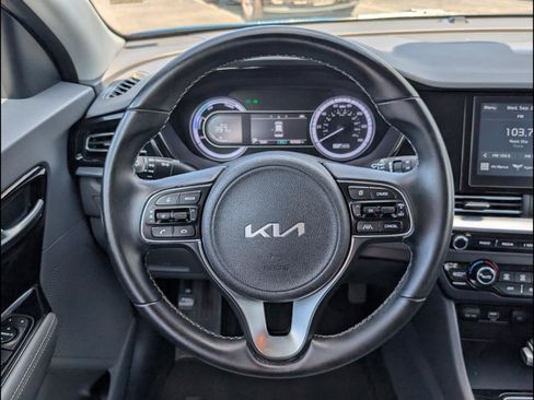 Used 2022 Kia Niro LXS FWD image 12
