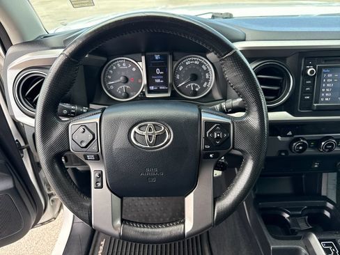 Used 2016 Toyota Tacoma SR5 w/ Towing Package RWD image 14