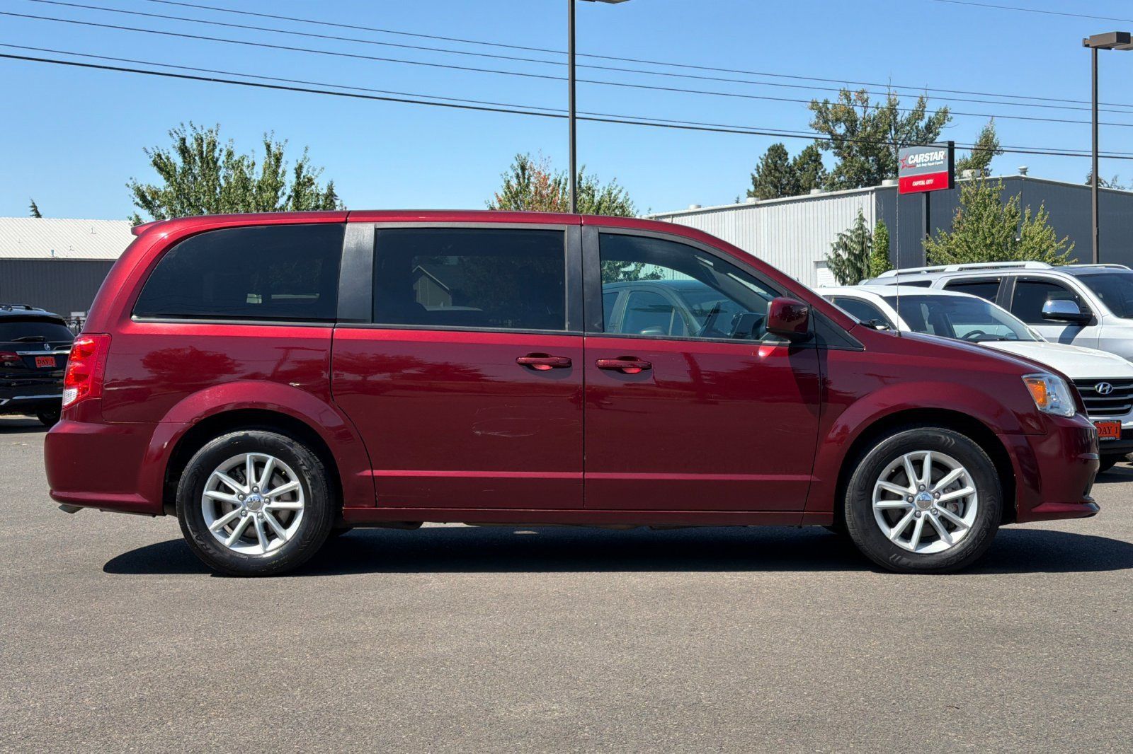 Used 2020 Dodge Grand Caravan SE FWD image 3