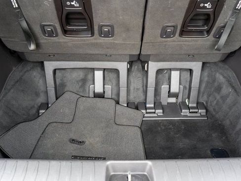 Used 2024 Kia Carnival EX FWD image 12