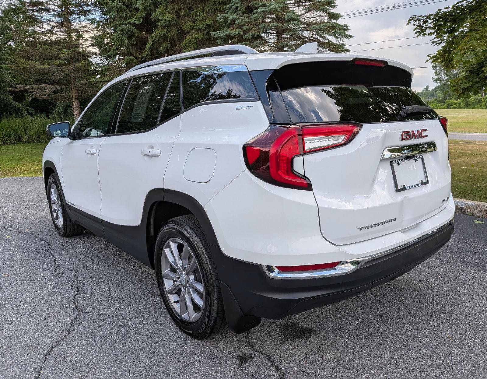 Used 2022 GMC Terrain SLT AWD/4WD image 8