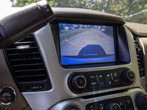 Used 2020 GMC Yukon XL SLT w/ Graphite Performance Edition image 15