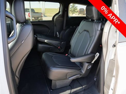 New 2026 Chrysler Pacifica Select FWD image 41