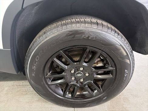 Used 2025 Land Rover Defender 110 S image 28