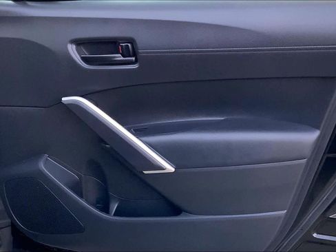 Used 2024 Toyota Corolla Cross AWD Hybrid w/ Moonroof Package image 22