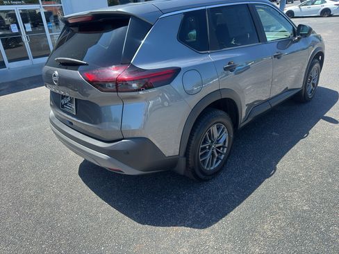 Used 2023 Nissan Rogue S FWD image 8