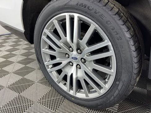 Used 2024 Ford Expedition Limited image 16