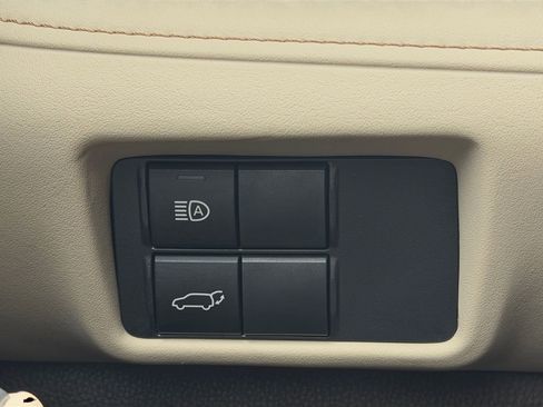 Used 2022 Toyota Highlander XLE image 18