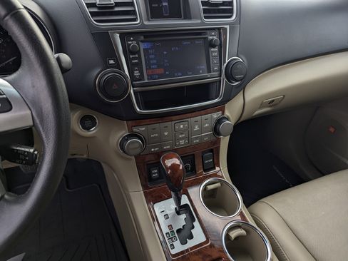 Used 2013 Toyota Highlander Limited image 11