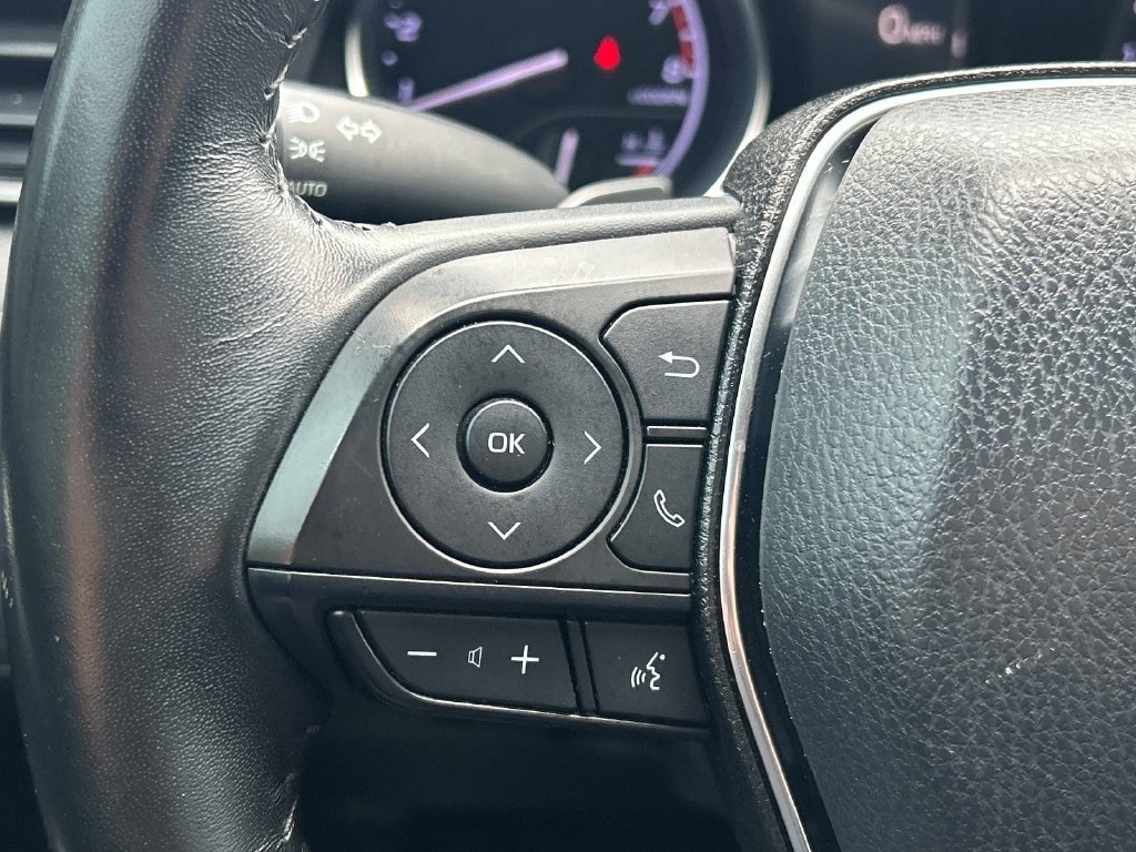 Used 2019 Toyota Camry SE FWD image 19