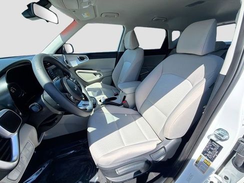 Used 2025 Kia Soul S FWD image 19