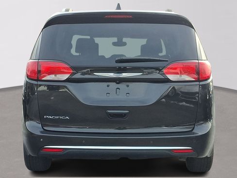Used 2020 Chrysler Pacifica Touring-L Plus image 5