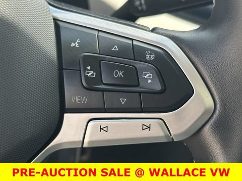 Certified 2024 Volkswagen Taos SE w/ Panoramic Sunroof Package AWD/4WD image 18