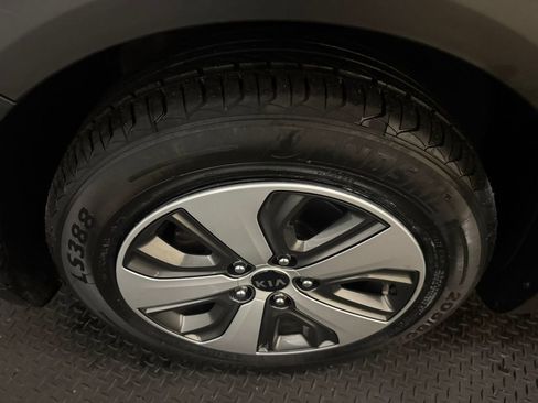 Used 2019 Kia Niro LX image 19