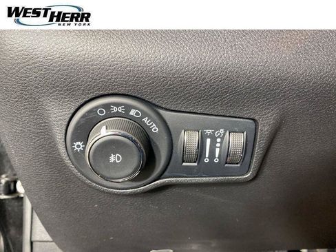 Used 2023 Jeep Compass Latitude w/ Convenience Group AWD/4WD image 39