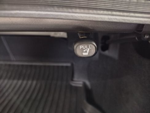 Used 2018 Toyota Camry LE FWD image 15