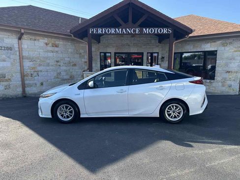 Used 2021 Toyota Prius Prime XLE w/ Carpet Mat Package (TMS) FWD image 2