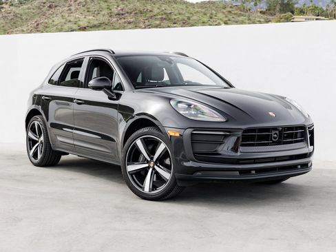 Used 2023 Porsche Macan image 9