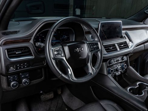 Used 2023 Chevrolet Suburban Z71 w/ Luxury Package image 17