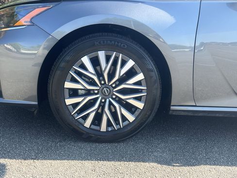 Used 2024 Nissan Altima 2.5 SV FWD image 30