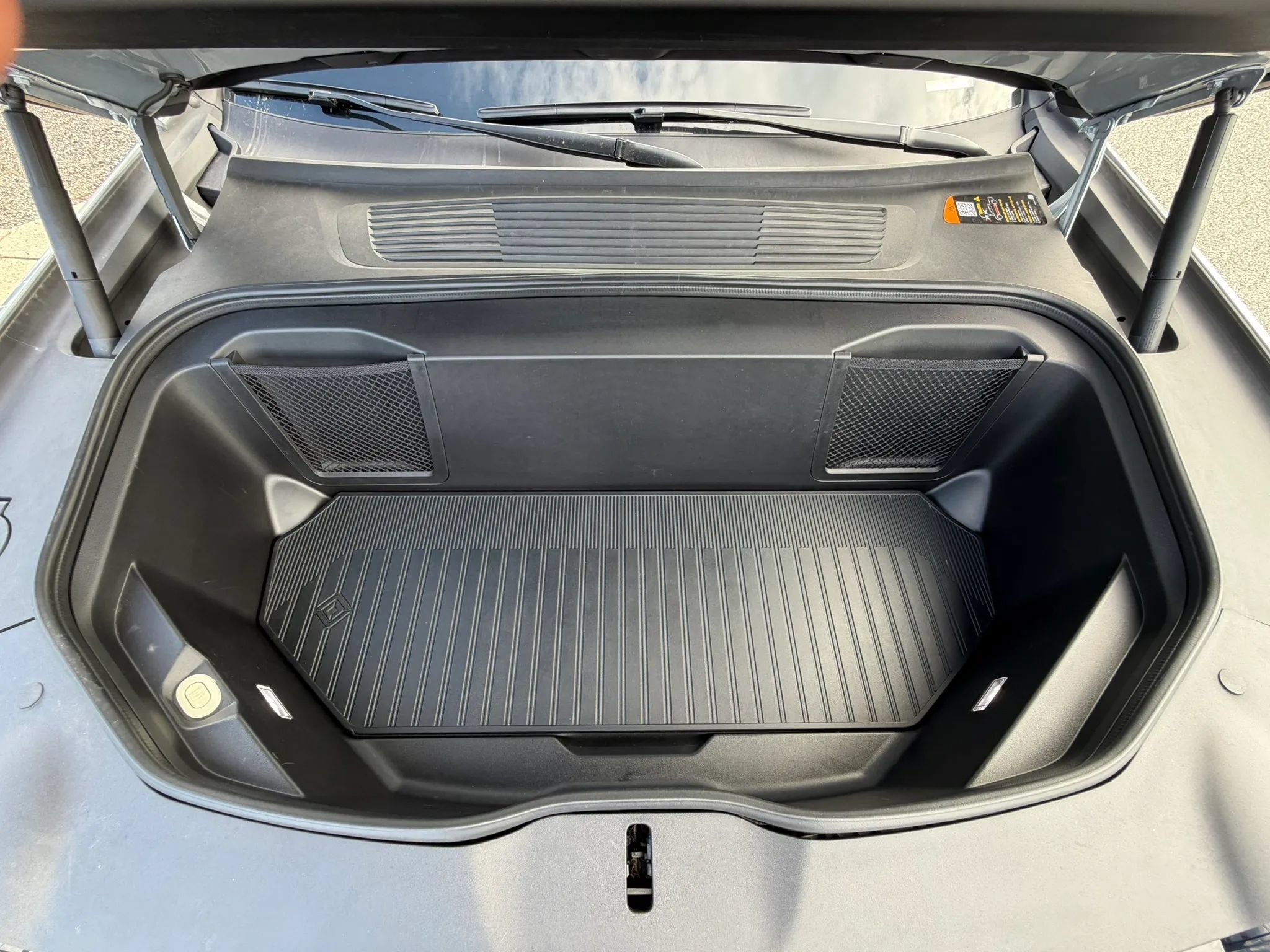 Used 2025 Rivian R1S Adventure Dual AWD/4WD image 31