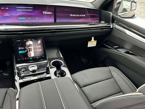 New 2026 Cadillac Escalade Luxury w/ Touring Package image 15