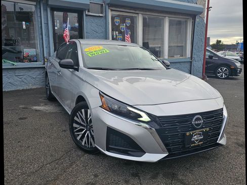 Used 2024 Nissan Altima 2.5 SV image 5