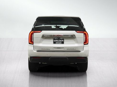 Used 2024 GMC Yukon Denali w/ Advanced Technology Package AWD/4WD image 4
