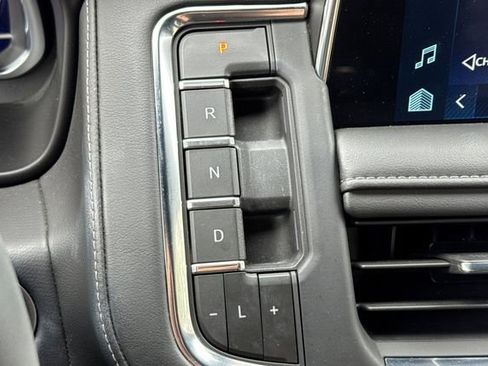 Used 2023 Chevrolet Tahoe Z71 w/ Luxury Package image 32