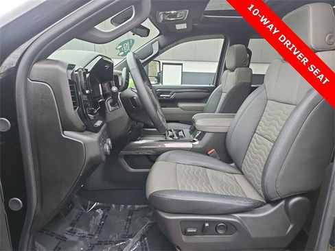 Used 2025 Chevrolet Silverado 2500 ZR2 w/ Technology Package image 20