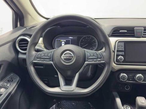 Used 2022 Nissan Versa SV FWD image 18