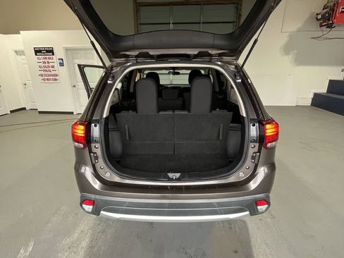 Used 2016 Mitsubishi Outlander SE image 6