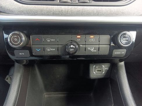 Used 2024 Jeep Compass Latitude AWD/4WD image 27