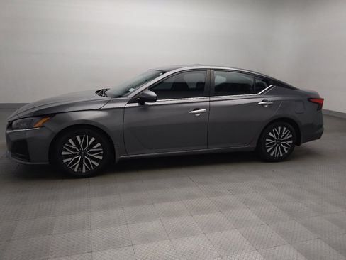 Used 2024 Nissan Altima 2.5 SV w/ SV Premium Package FWD image 2