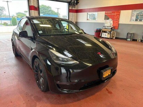 Used 2023 Tesla Model Y Performance AWD/4WD image 2