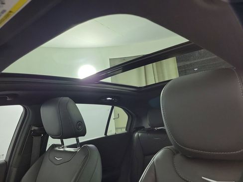 Certified 2023 Cadillac XT4 Luxury w/ Cold Weather Package FWD image 13