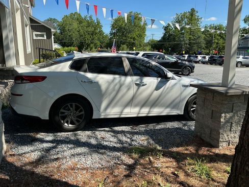 Used 2019 Kia Optima LX FWD image 4