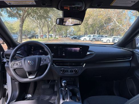 Used 2025 Buick Envista Preferred image 28