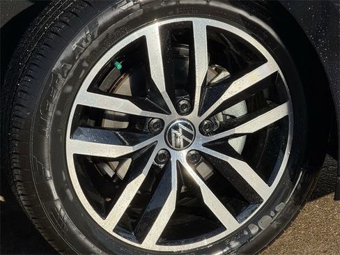 Used 2025 Volkswagen Jetta SE image 7