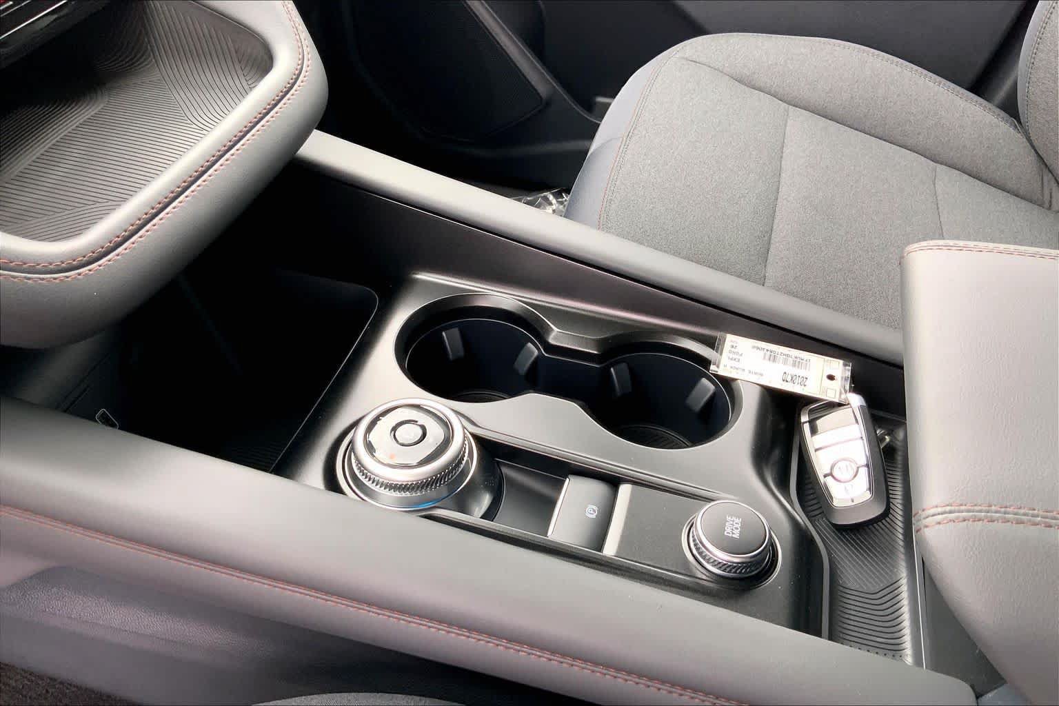 New 2026 Ford Explorer Active RWD image 7